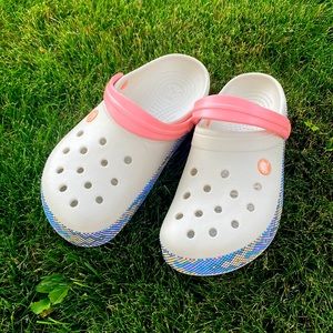 Crocs. Light cream color. Sz 6 M 8 W